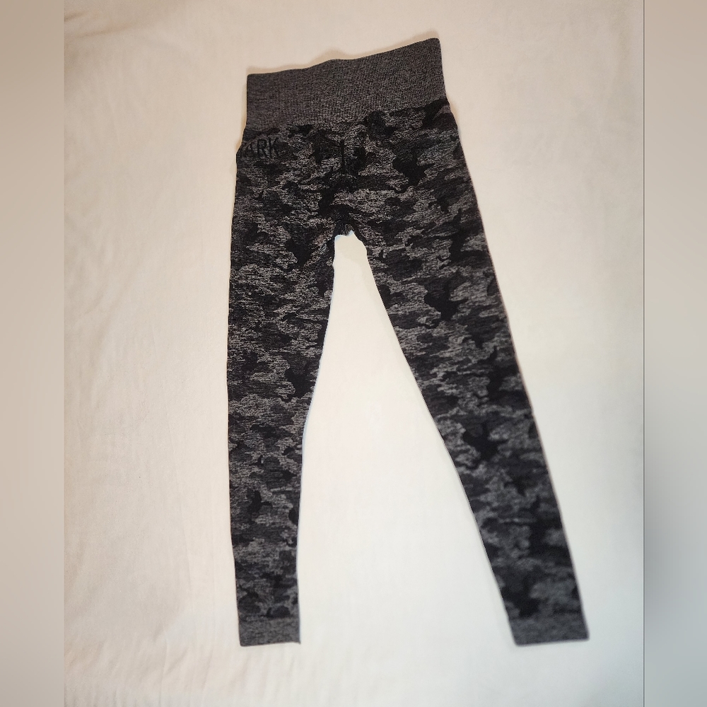 Gymshark Adapt Camo Seamless Leggings black and gray camo size xs - Picture 9 of 12